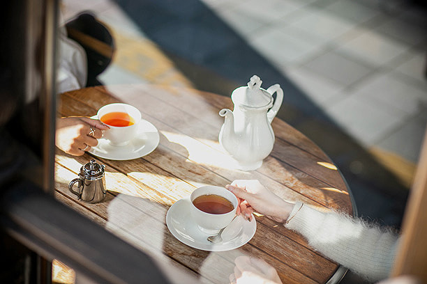 浜松 カフェ テラス席で紅茶をゆっくり楽しむ カフェテラス1952