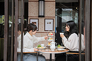 カフェ営業日に3月のカレンダーを追加しました