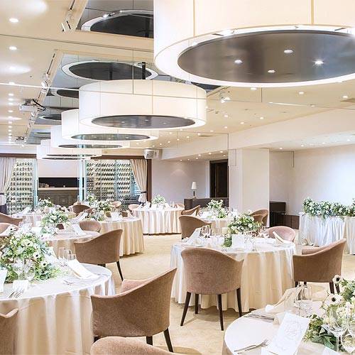 浜松の結婚式場エストリアルのナチュラルな披露宴会場